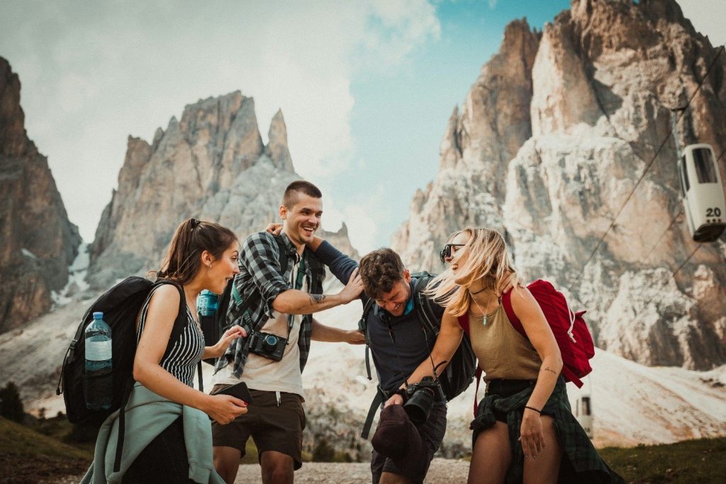 youngsters travelling